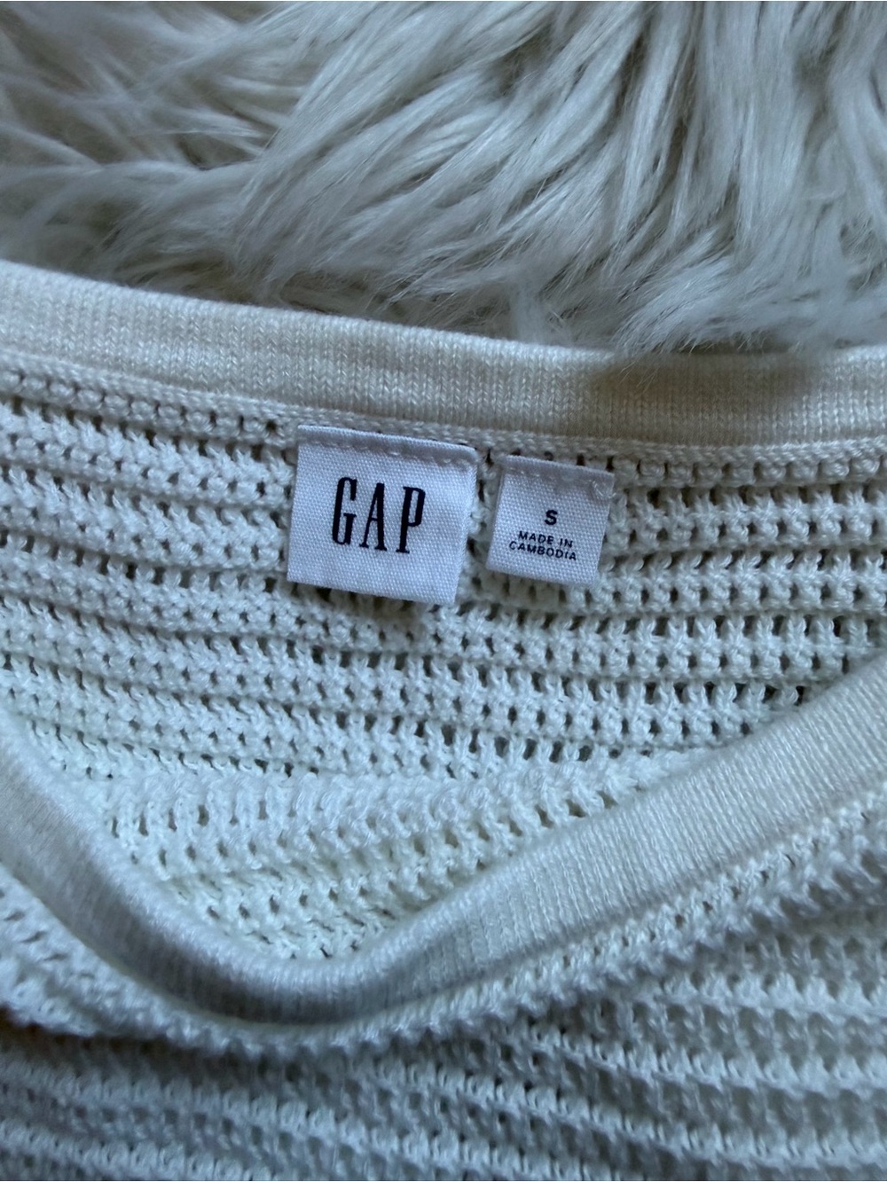 GAP open knit flutter sleeve top - Picture 5 of 6